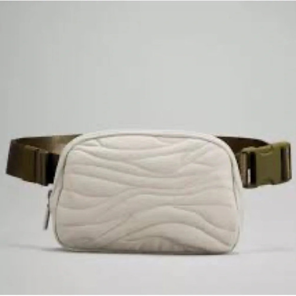 🆕🇨🇦 Lululemon Team Canada Olympic Everywhere Belt Bag Light Ivory Raw Linen - Picture 1 of 6